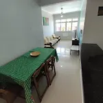 Apto na Enseada-Guarujá, a 150 metros da praia