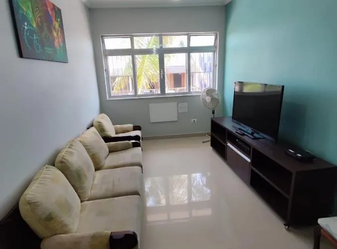 Apto na Enseada-Guarujá, a 150 metros da praia